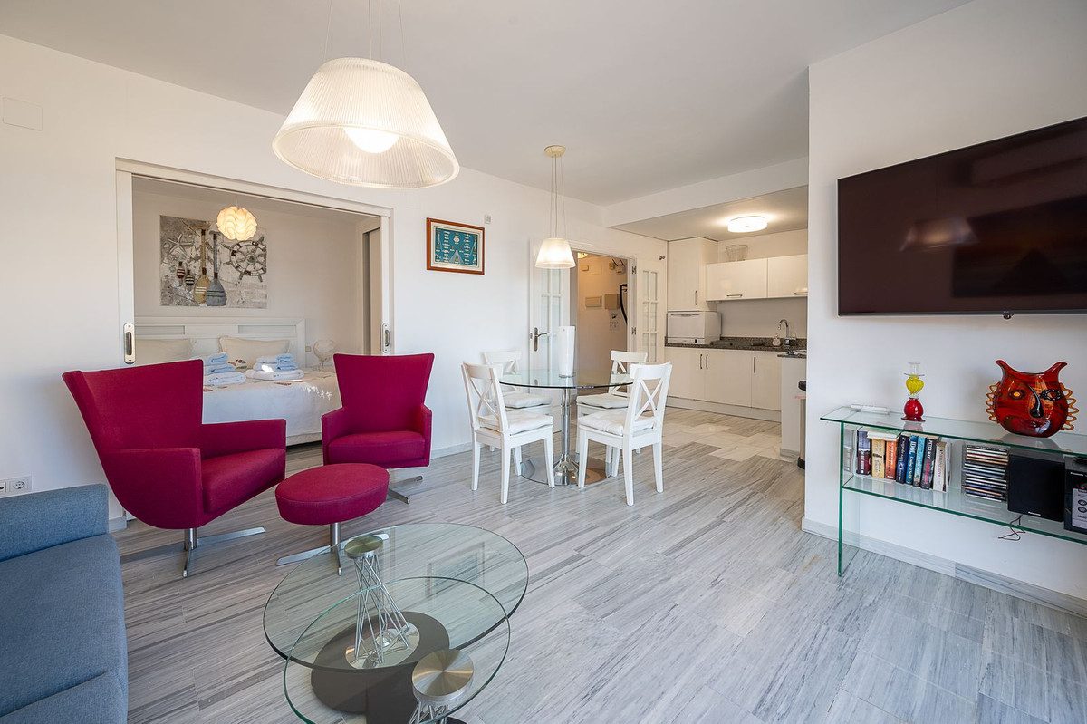 Middle Floor Apartment in Torremolinos, Costa del Sol – 2 beds – 575000 € - photo 4 of 17