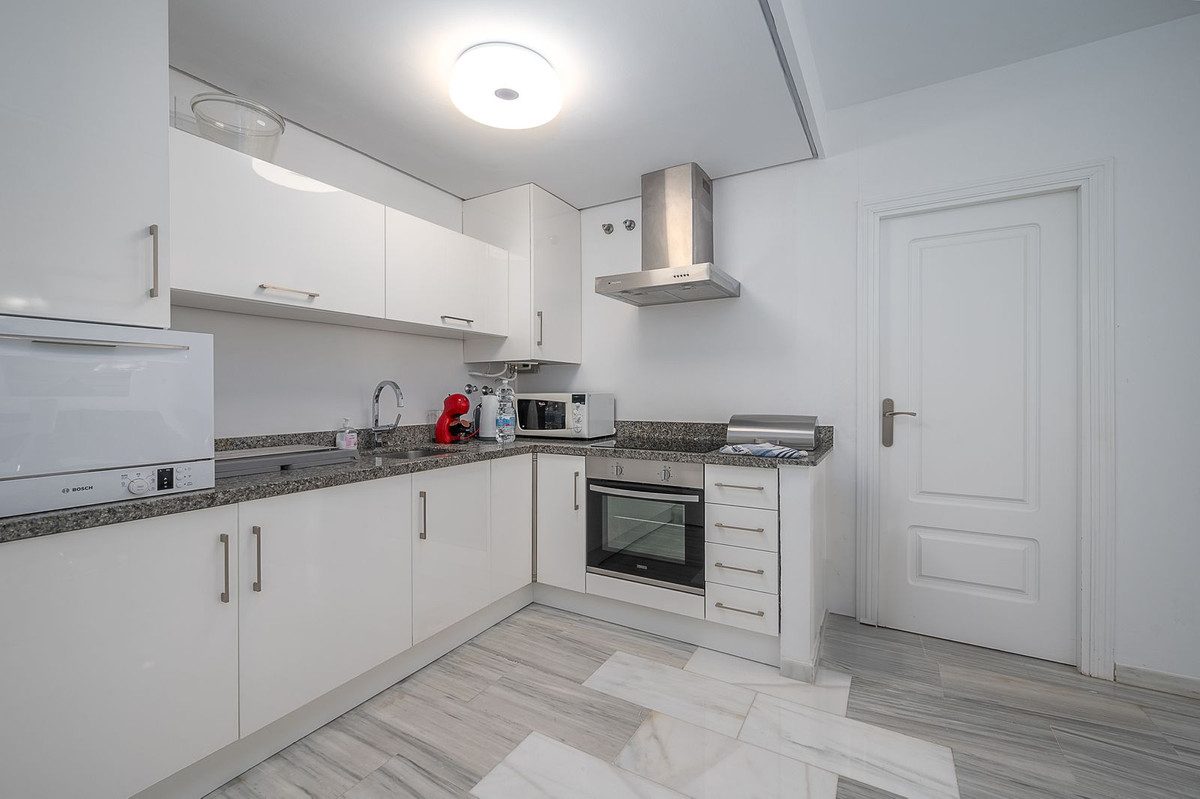 Middle Floor Apartment in Torremolinos, Costa del Sol – 2 beds – 575000 € - photo 6 of 17