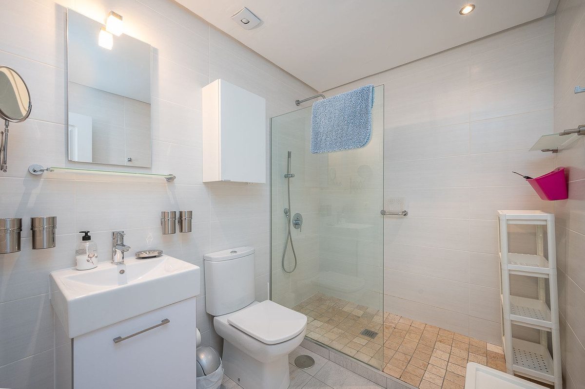 Middle Floor Apartment in Torremolinos, Costa del Sol – 2 beds – 575000 € - photo 9 of 17