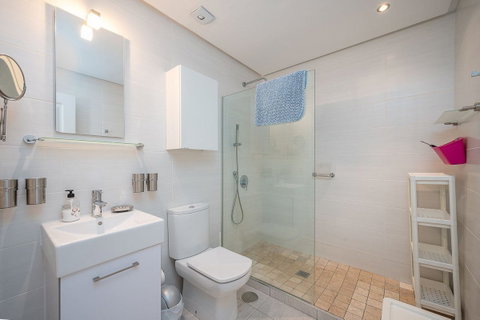 Middle Floor Apartment in Torremolinos, Costa del Sol – 2 beds – 575000 € - photo 9 of 17