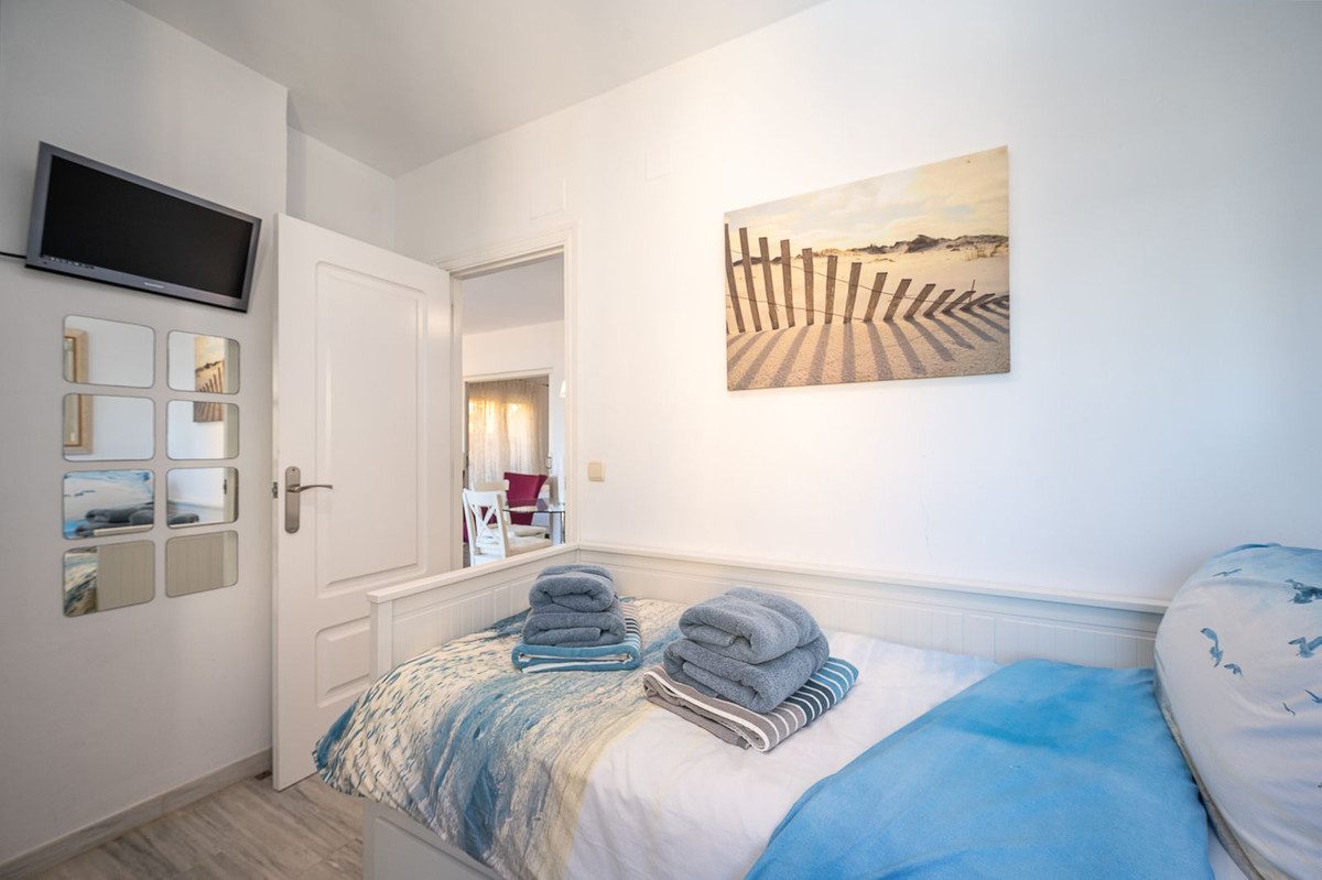 Middle Floor Apartment in Torremolinos, Costa del Sol – 2 beds – 575000 € - photo 11 of 17