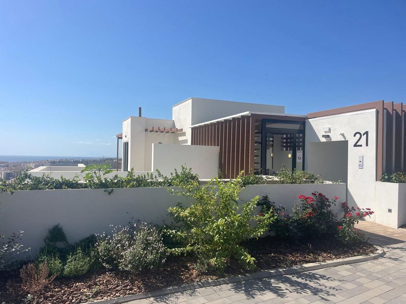 Ground Floor Apartment in Estepona, Costa del Sol – 4 beds – 949000 €