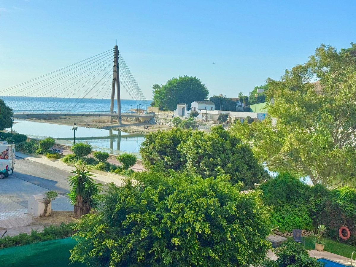 Middle Floor Apartment in Fuengirola, Costa del Sol – 2 beds – 449000 € - photo 3 of 22