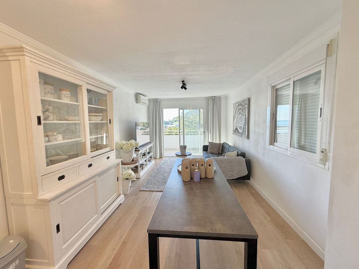 Middle Floor Apartment in Fuengirola, Costa del Sol – 2 beds – 449000 € - photo 5 of 22