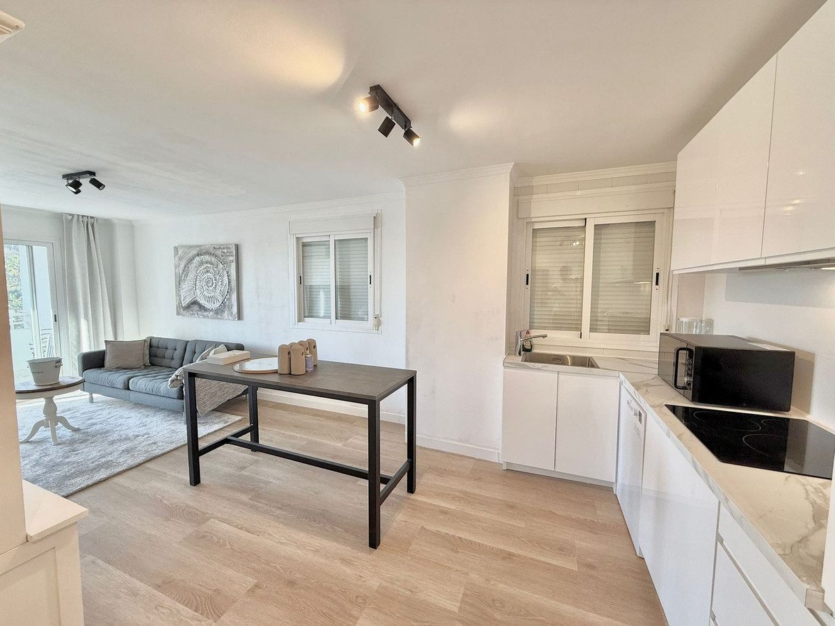 Middle Floor Apartment in Fuengirola, Costa del Sol – 2 beds – 449000 € - photo 6 of 22