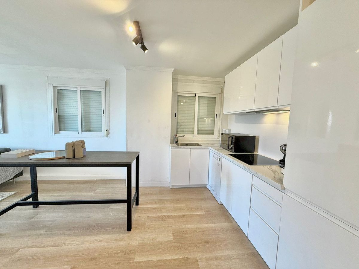 Middle Floor Apartment in Fuengirola, Costa del Sol – 2 beds – 449000 € - photo 7 of 22