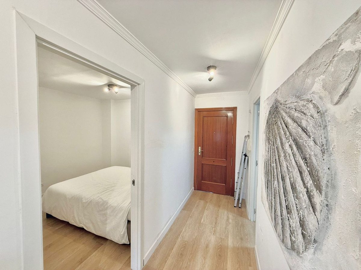Middle Floor Apartment in Fuengirola, Costa del Sol – 2 beds – 449000 € - photo 8 of 22