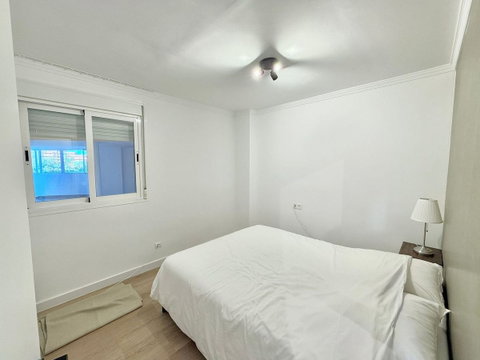 Middle Floor Apartment in Fuengirola, Costa del Sol – 2 beds – 449000 € - photo 9 of 22
