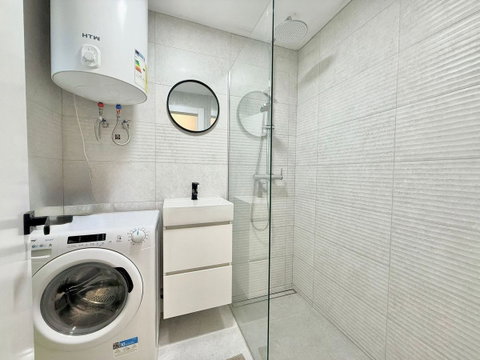 Middle Floor Apartment in Fuengirola, Costa del Sol – 2 beds – 449000 € - photo 16 of 22