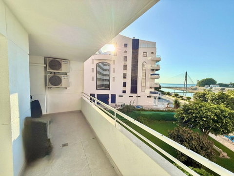 Middle Floor Apartment in Fuengirola, Costa del Sol – 2 beds – 449000 € - photo 19 of 22