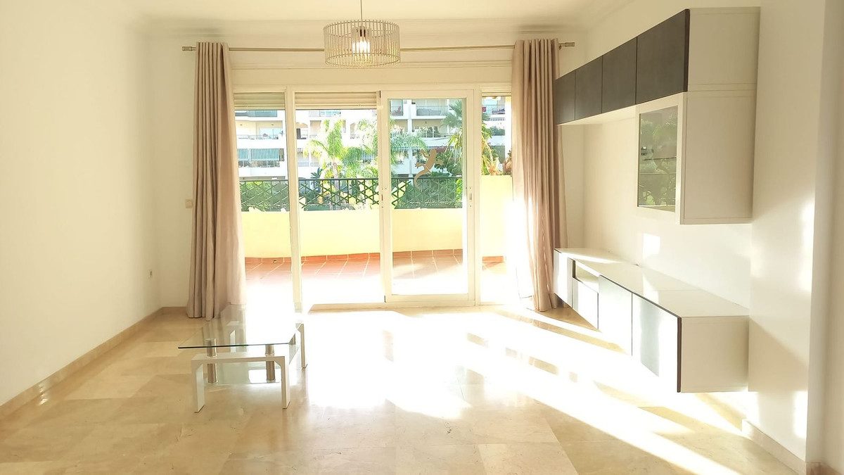 Middle Floor Apartment in Mijas, Costa del Sol – 2 beds – 320000 € - photo 8 of 27