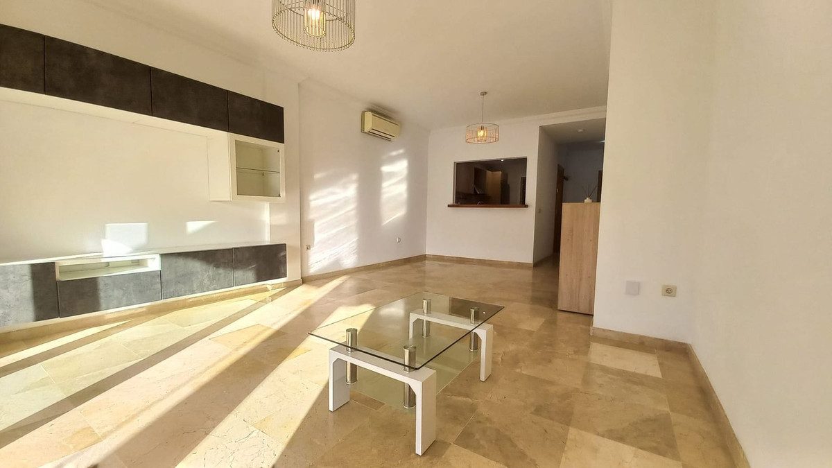 Middle Floor Apartment in Mijas, Costa del Sol – 2 beds – 320000 € - photo 9 of 27