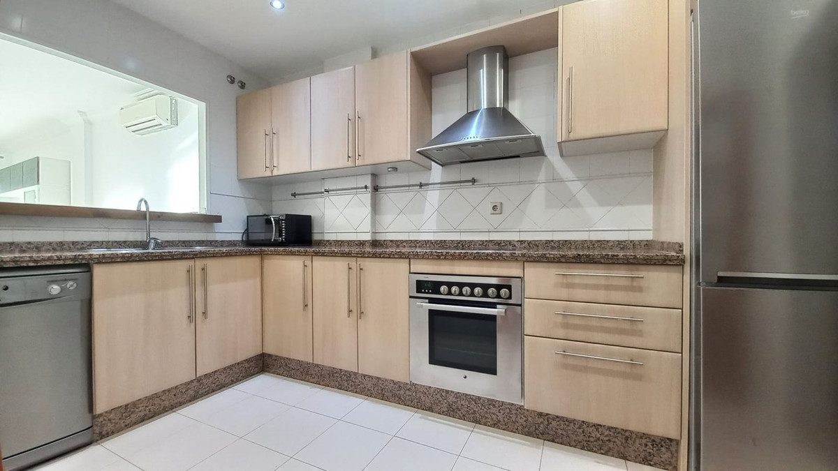 Middle Floor Apartment in Mijas, Costa del Sol – 2 beds – 320000 € - photo 10 of 27