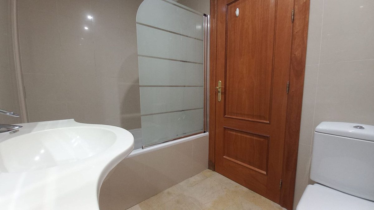 Middle Floor Apartment in Mijas, Costa del Sol – 2 beds – 320000 € - photo 15 of 27