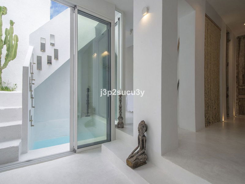 Semi-Detached House in Marbella, Costa del Sol – 2 beds – 380000 €