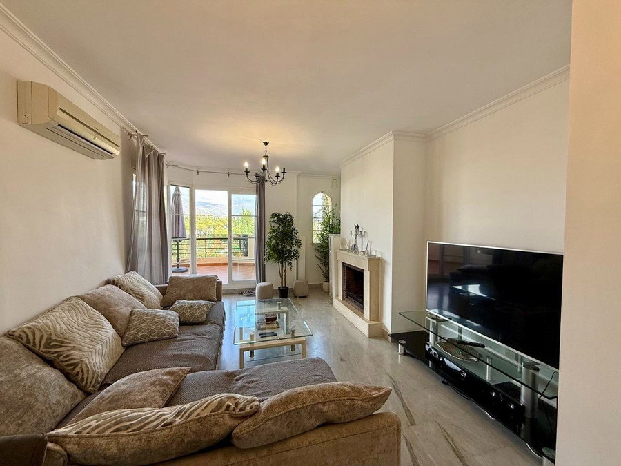 Middle Floor Apartment in Marbella, Costa del Sol – 2 beds – 400000 € - photo 1 of 27