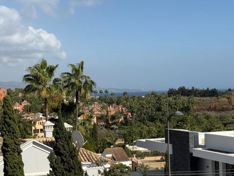 Middle Floor Apartment in Marbella, Costa del Sol – 2 beds – 400000 € - photo 4 of 27