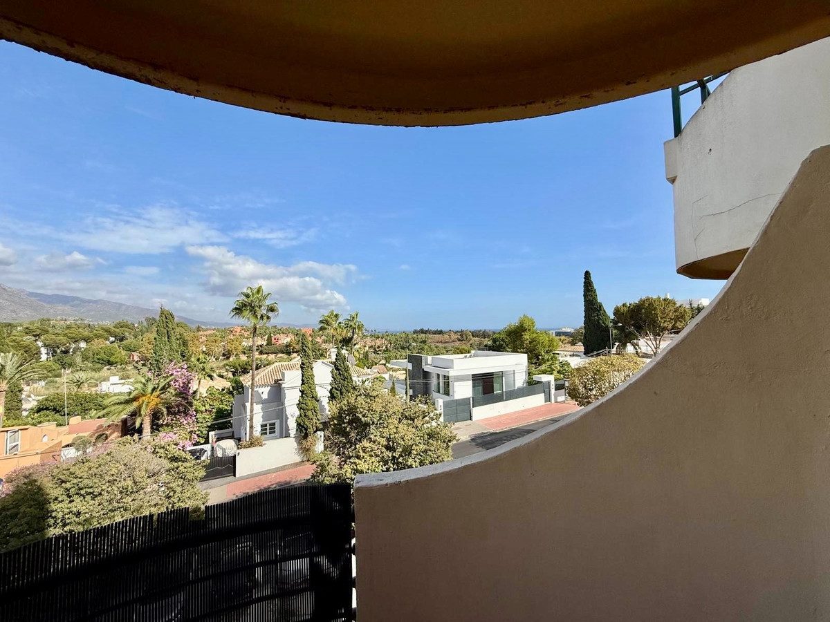 Middle Floor Apartment in Marbella, Costa del Sol – 2 beds – 400000 € - photo 5 of 27