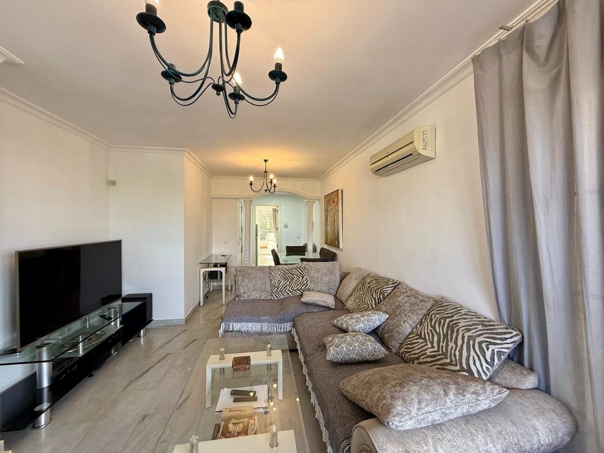 Middle Floor Apartment in Marbella, Costa del Sol – 2 beds – 400000 € - photo 9 of 27