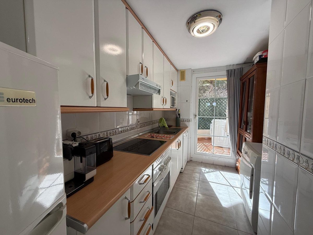 Middle Floor Apartment in Marbella, Costa del Sol – 2 beds – 400000 € - photo 10 of 27