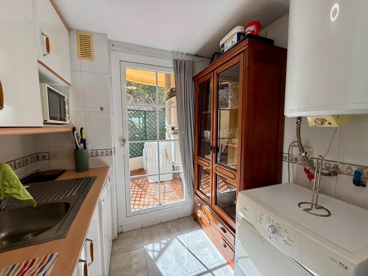 Middle Floor Apartment in Marbella, Costa del Sol – 2 beds – 400000 € - photo 11 of 27