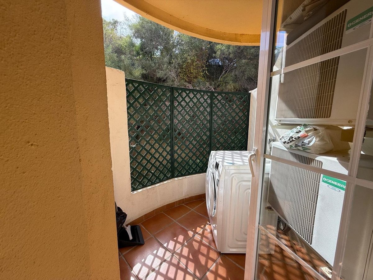 Middle Floor Apartment in Marbella, Costa del Sol – 2 beds – 400000 € - photo 16 of 27