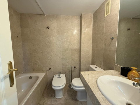 Middle Floor Apartment in Marbella, Costa del Sol – 2 beds – 400000 € - photo 18 of 27