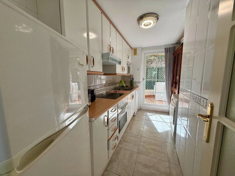 Middle Floor Apartment in Marbella, Costa del Sol – 2 beds – 400000 € - photo 19 of 27