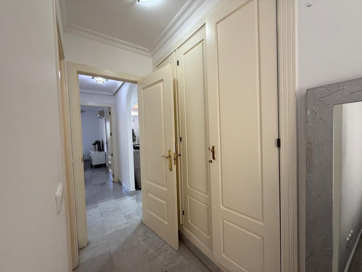 Middle Floor Apartment in Marbella, Costa del Sol – 2 beds – 400000 € - photo 20 of 27