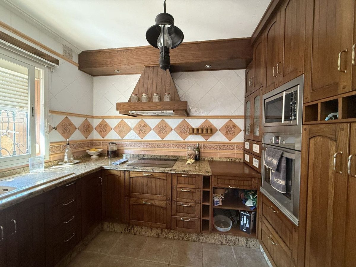 Townhouse in Estepona, Costa del Sol – 4 beds – 530000 € - photo 6 of 24