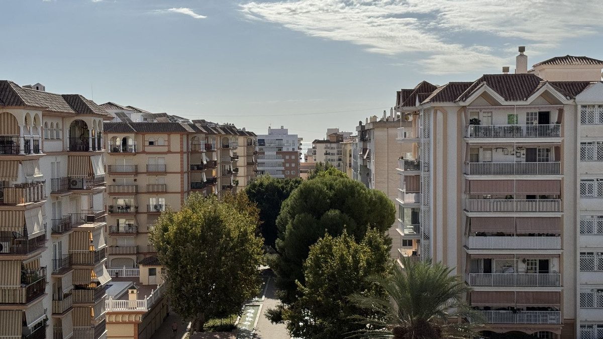 Middle Floor Apartment in Torremolinos, Costa del Sol – 3 beds – 420000 € - photo 2 of 28