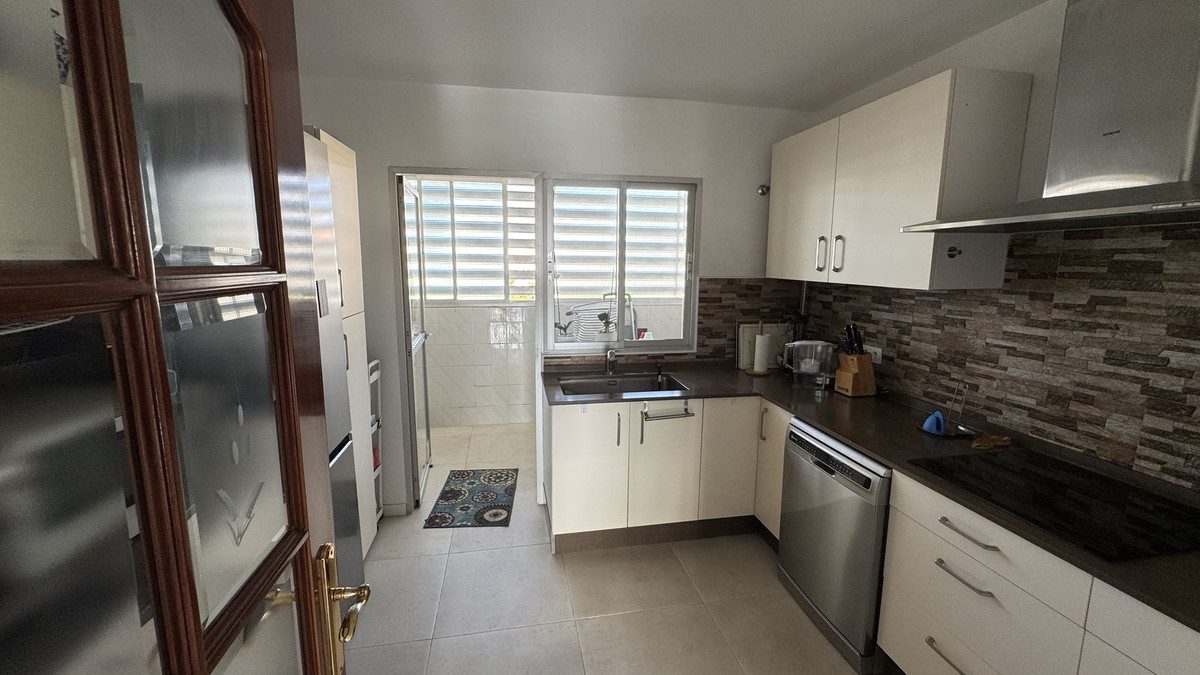 Middle Floor Apartment in Torremolinos, Costa del Sol – 3 beds – 420000 € - photo 7 of 28