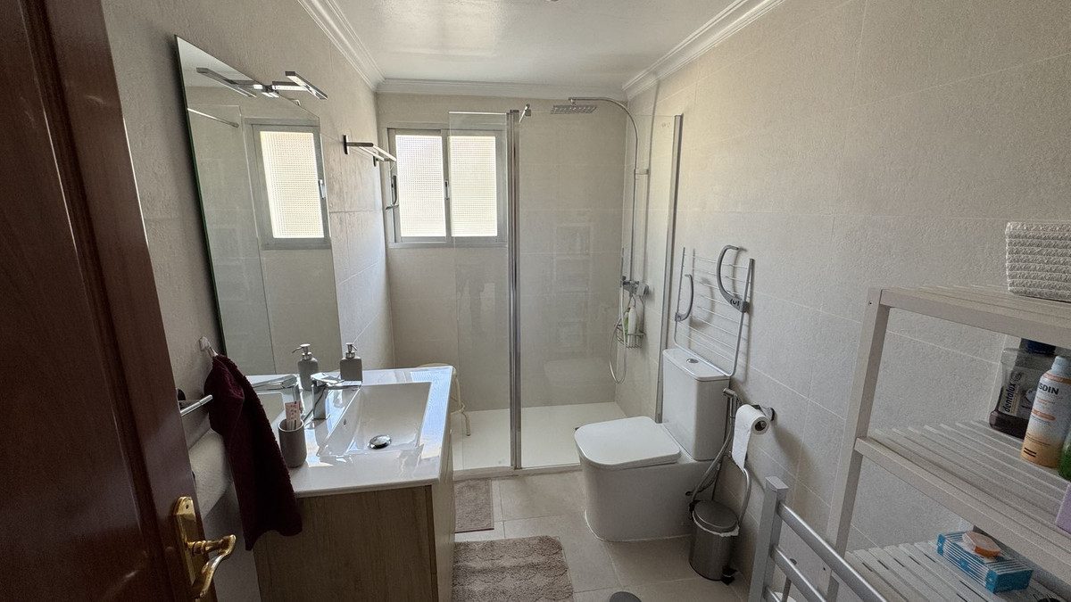 Middle Floor Apartment in Torremolinos, Costa del Sol – 3 beds – 420000 € - photo 13 of 28