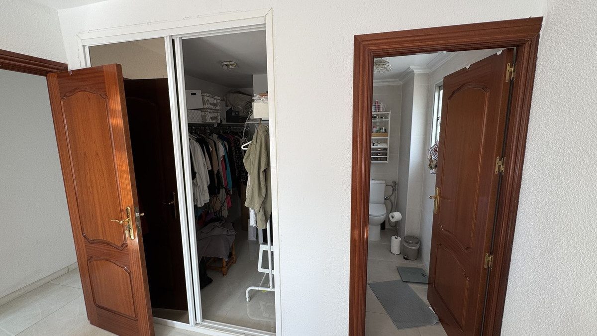 Middle Floor Apartment in Torremolinos, Costa del Sol – 3 beds – 420000 € - photo 22 of 28