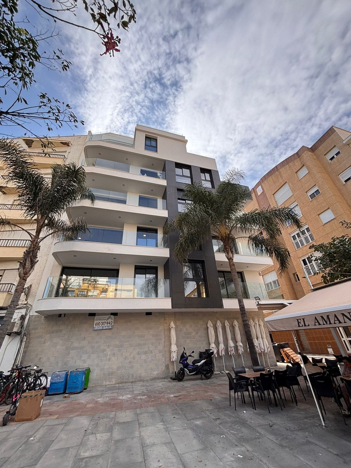 Middle Floor Apartment in Estepona, Costa del Sol – 2 beds – 450000 € - photo 1 of 21
