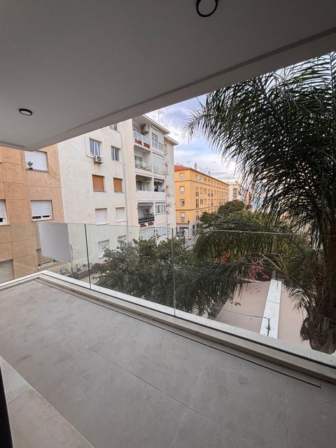 Middle Floor Apartment in Estepona, Costa del Sol – 2 beds – 450000 € - photo 2 of 21