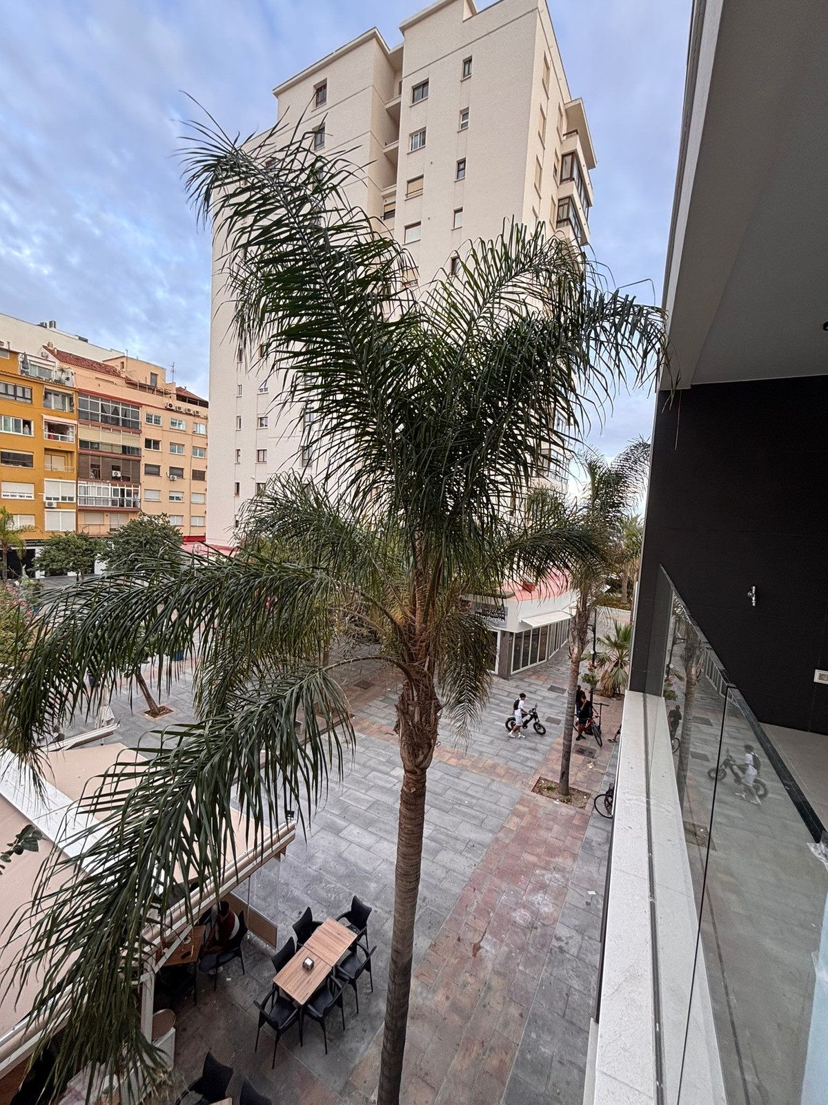 Middle Floor Apartment in Estepona, Costa del Sol – 2 beds – 450000 € - photo 3 of 21