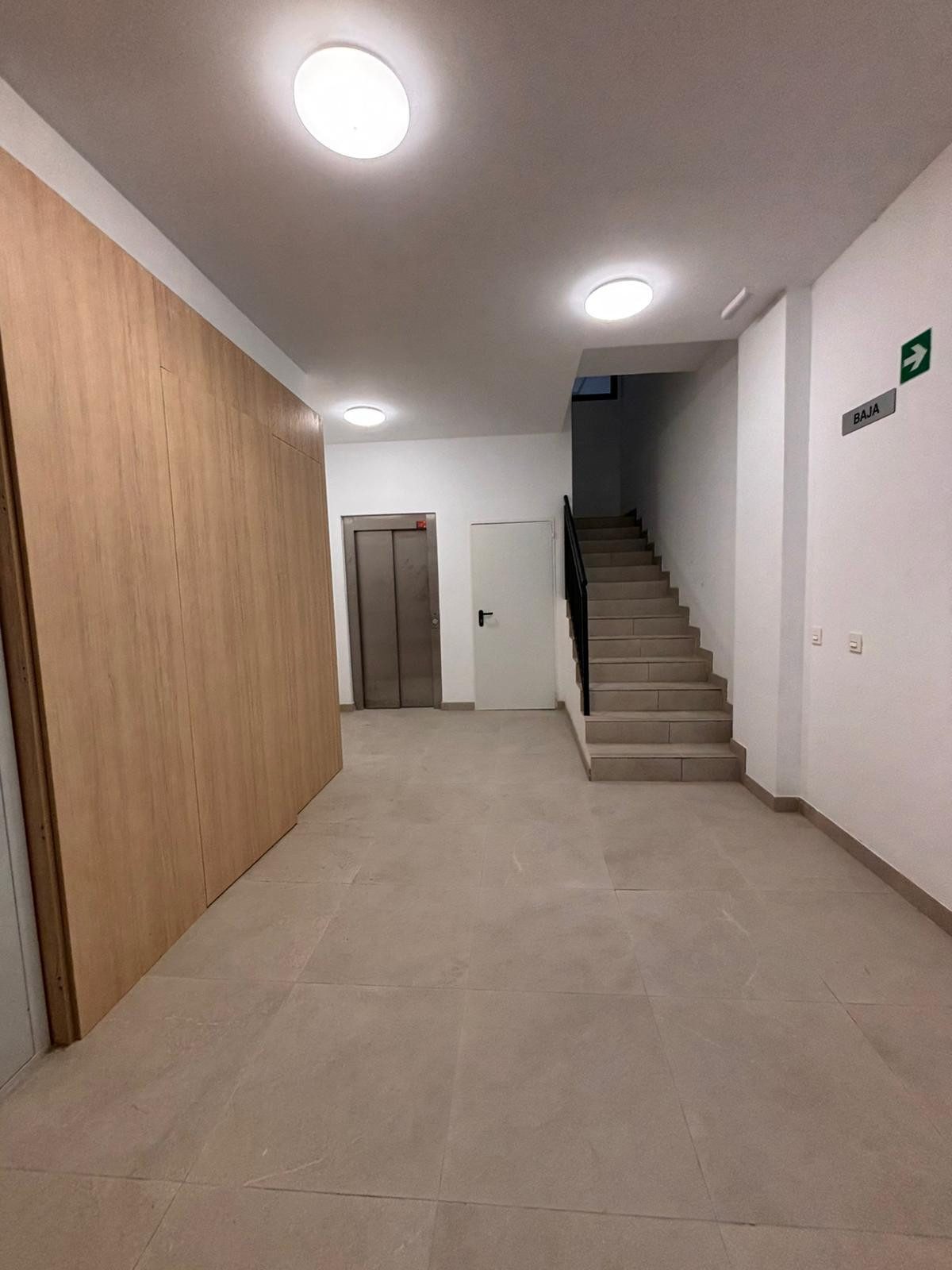 Middle Floor Apartment in Estepona, Costa del Sol – 2 beds – 450000 € - photo 6 of 21