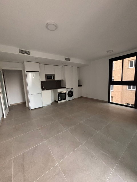 Middle Floor Apartment in Estepona, Costa del Sol – 2 beds – 450000 € - photo 9 of 21
