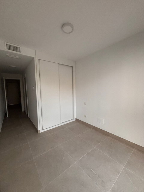 Middle Floor Apartment in Estepona, Costa del Sol – 2 beds – 450000 € - photo 13 of 21