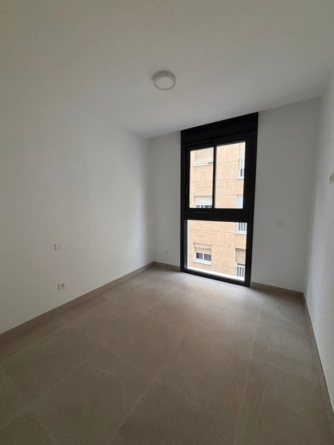 Middle Floor Apartment in Estepona, Costa del Sol – 2 beds – 450000 € - photo 15 of 21