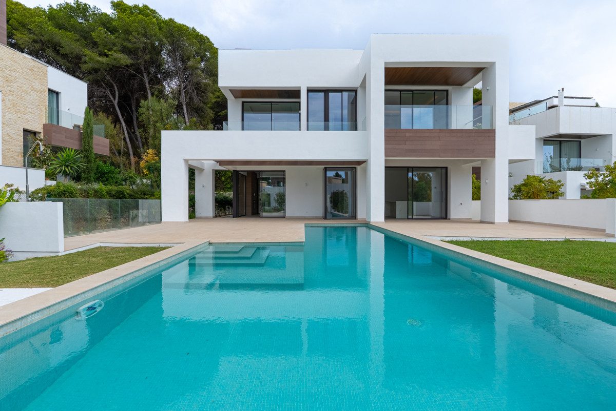 Detached Villa in Marbella, Costa del Sol – 4 beds – 4200000 € - photo 2 of 38