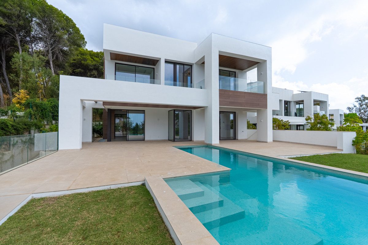 Detached Villa in Marbella, Costa del Sol – 4 beds – 4200000 € - photo 3 of 38