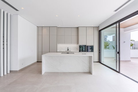 Detached Villa in Marbella, Costa del Sol – 4 beds – 4200000 € - photo 4 of 38
