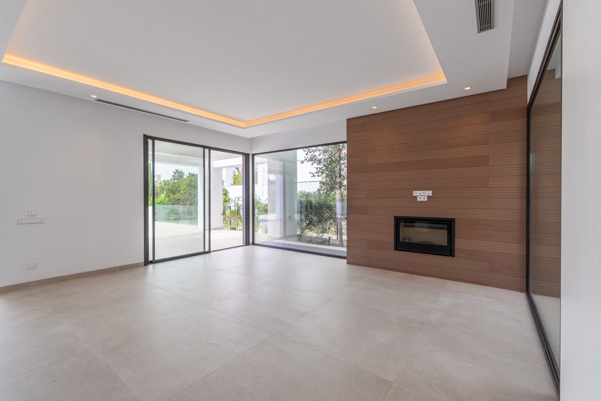 Detached Villa in Marbella, Costa del Sol – 4 beds – 4200000 € - photo 11 of 38