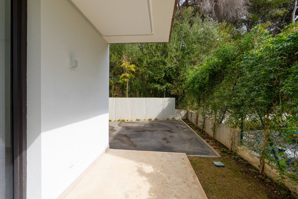 Detached Villa in Marbella, Costa del Sol – 4 beds – 4200000 € - photo 13 of 38