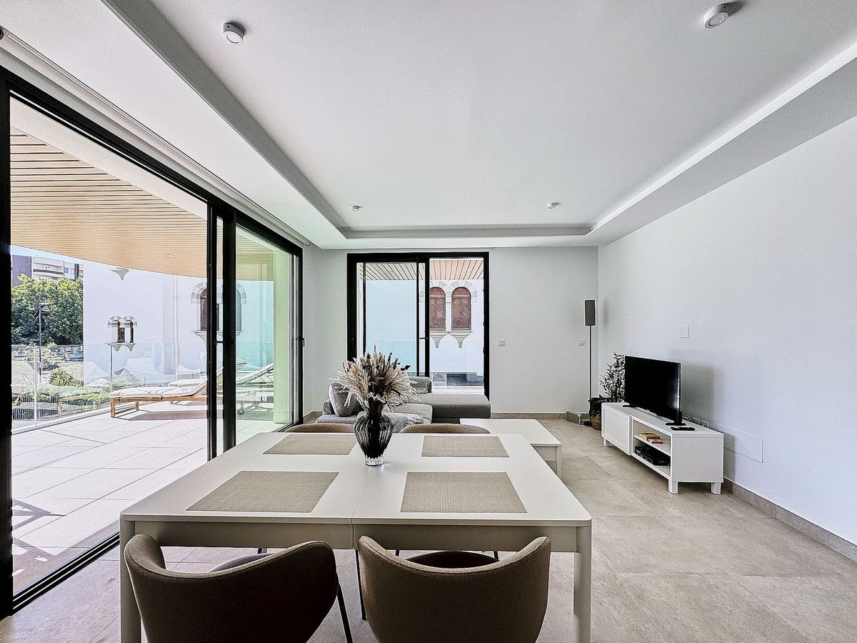 Middle Floor Apartment in Torremolinos, Costa del Sol – 2 beds – 719000 € - photo 6 of 54