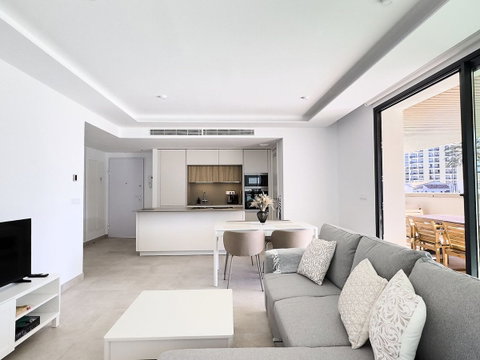 Middle Floor Apartment in Torremolinos, Costa del Sol – 2 beds – 719000 € - photo 7 of 54
