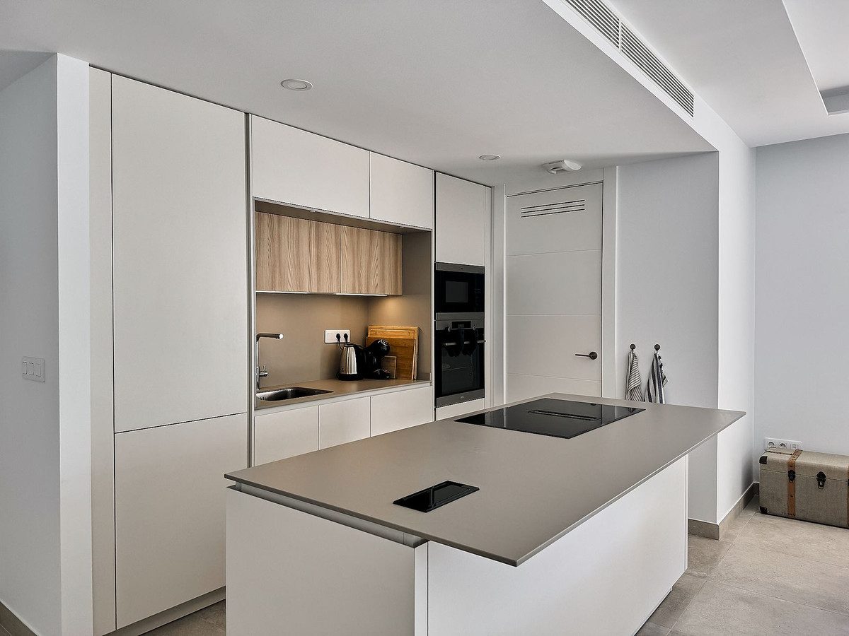 Middle Floor Apartment in Torremolinos, Costa del Sol – 2 beds – 719000 € - photo 14 of 54