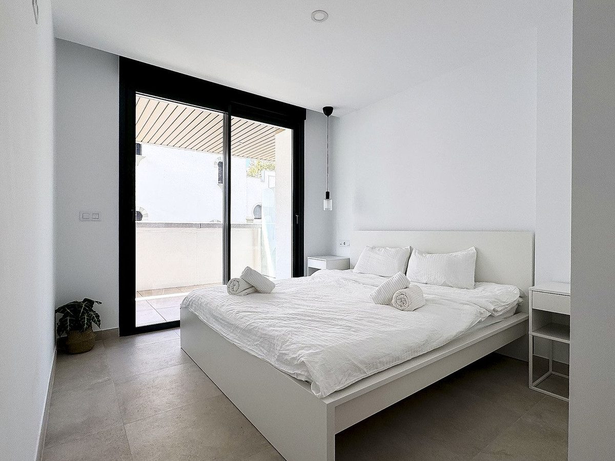 Middle Floor Apartment in Torremolinos, Costa del Sol – 2 beds – 719000 € - photo 18 of 54